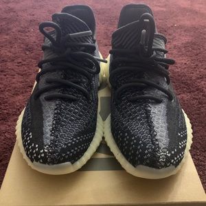 Adidas Yeezy Boost Carbon V2